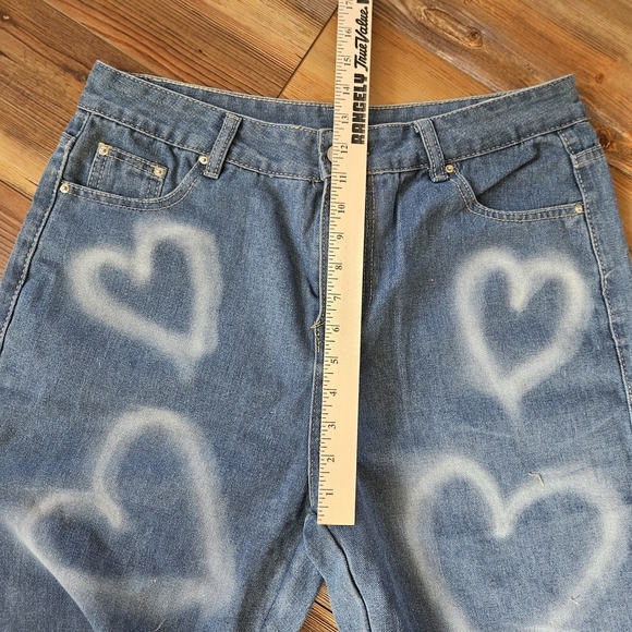 Chic Heart-Patterned High Rise Jeans - Picture 4 of 7